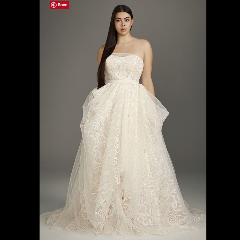 CLEARANCE White VERA WANG Stencil Sequin Wedding Gown